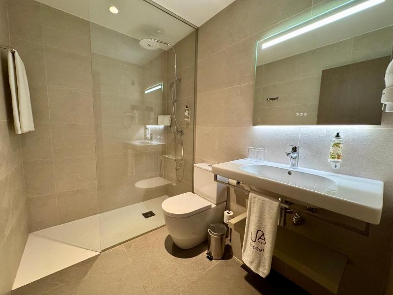 Double Room image 2