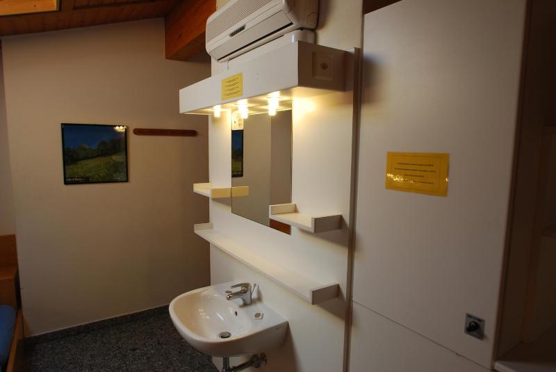 Private Dormitory Room with Shared Bathroom (5 Adults) image 4
