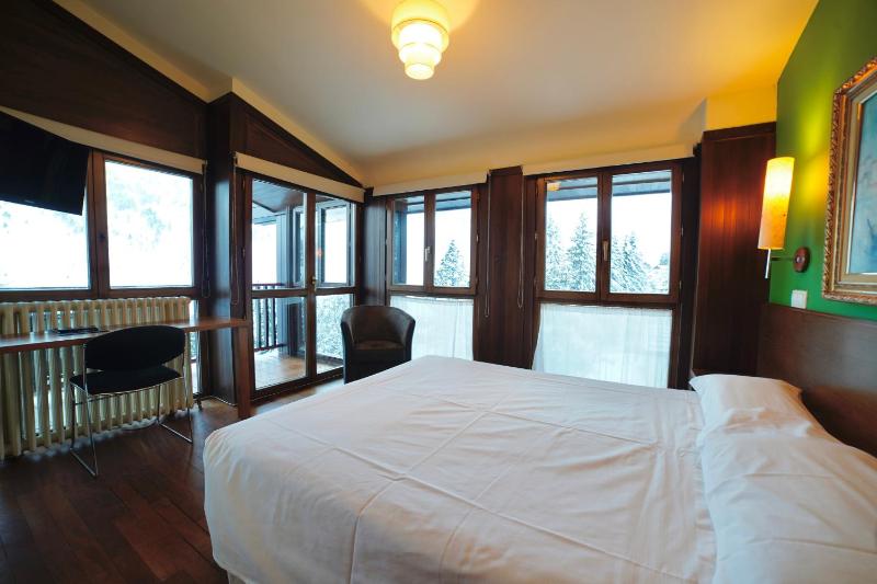 Superior Double or Twin Room image 3