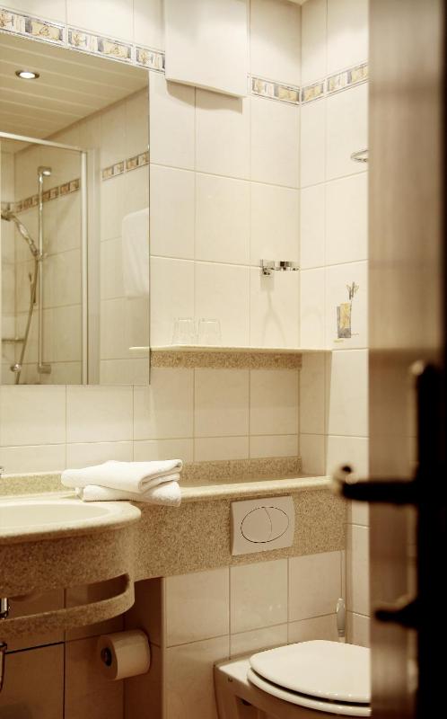 Double Room image 4