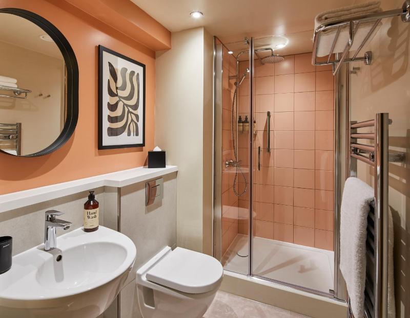 One Bedroom Open Plan image 4