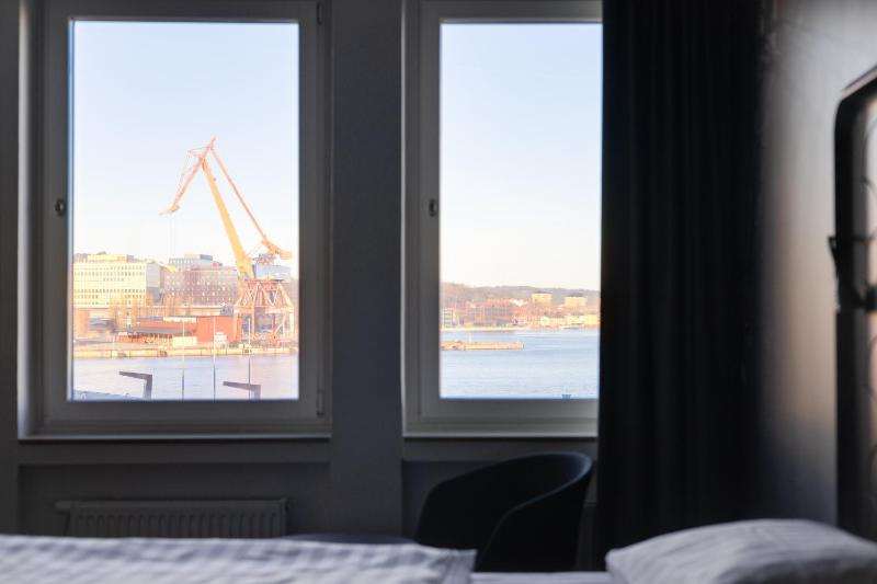 Standard Room with Sea View image 3