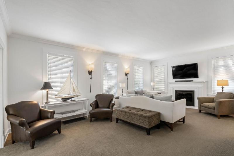 Standish House by BCA Furnished Apartments Standish House - image 11