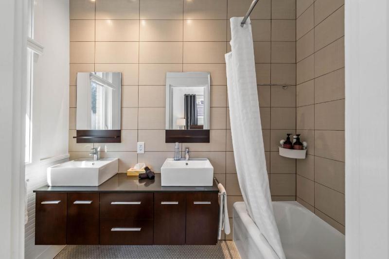 Standish House by BCA Furnished Apartments Standish House - image 2