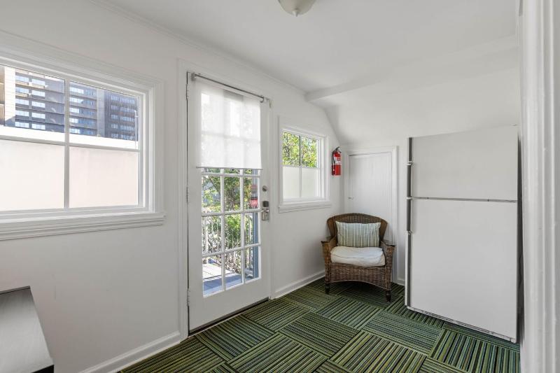 Standish House by BCA Furnished Apartments Standish House - image 4