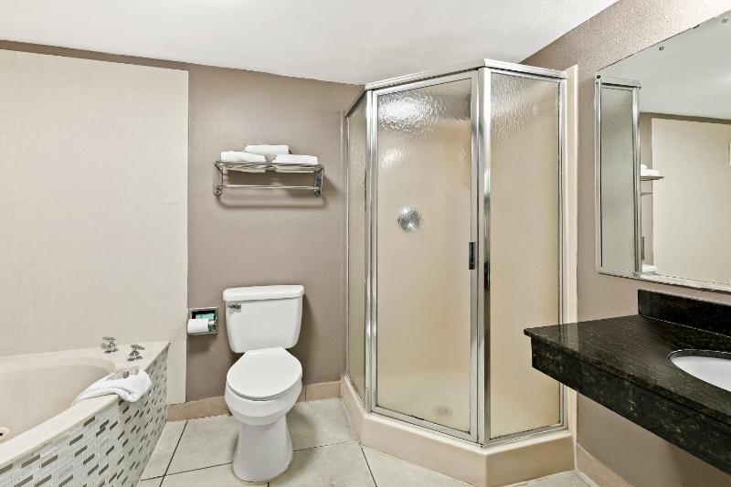 Deluxe Room with Two Queen Beds Non-Smoking image 2