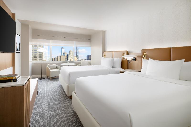 Queen Room with Two Queen Beds - Times Square View image 1