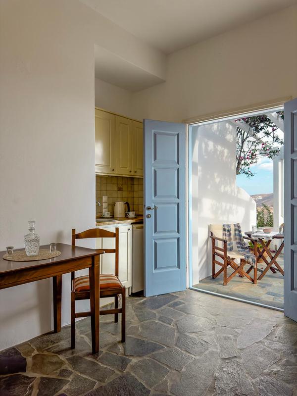Studio with Sea View image 3