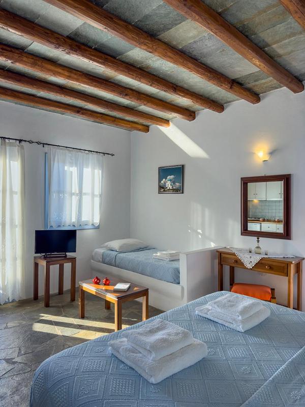 Studio with Sea View image 2