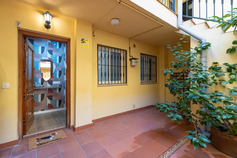 H2M Feijoo close to city center in a quiet area - image 15