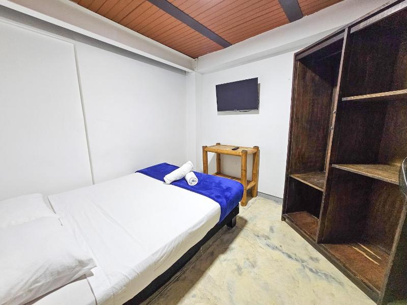 Maisant Hostel Cali Street View Good Food & Local Culture - image 9