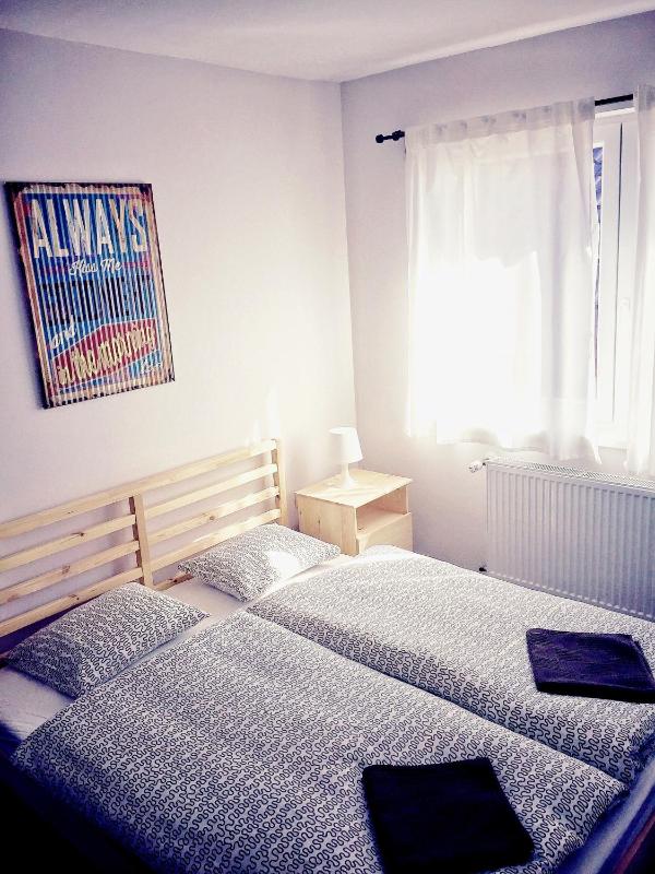 Basic Double Room image 3