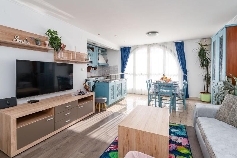 Two-Bedroom Apartment with Sea View image 3