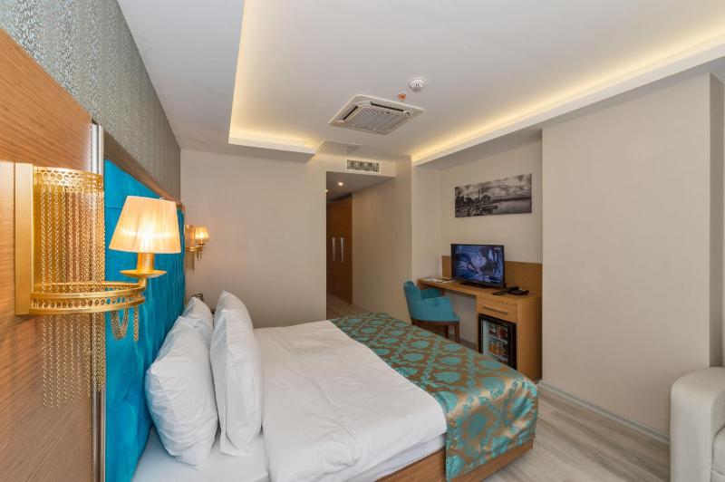 Deluxe Double or Twin Room image 3