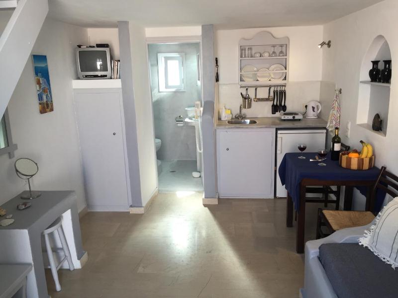 Christos Apartments Oia - image 14