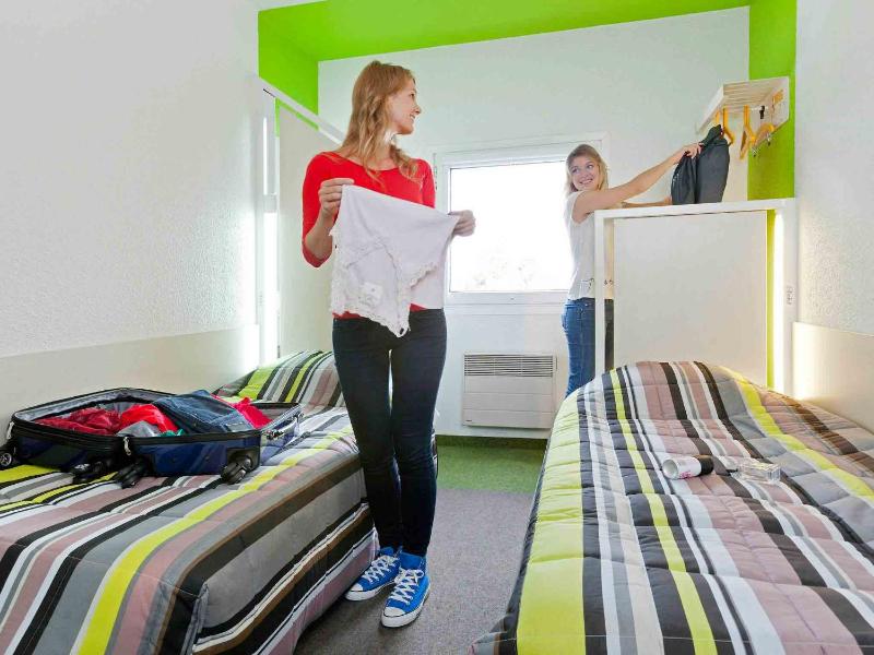 Twin Room with Shared Bathroom image 3