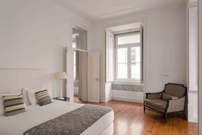 Chic 1-Bedroom in Cais do Sodré - Modern and Central - image 6