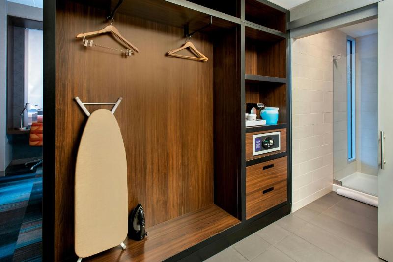 Aloft 2 Queen Beds, Guest room image 3
