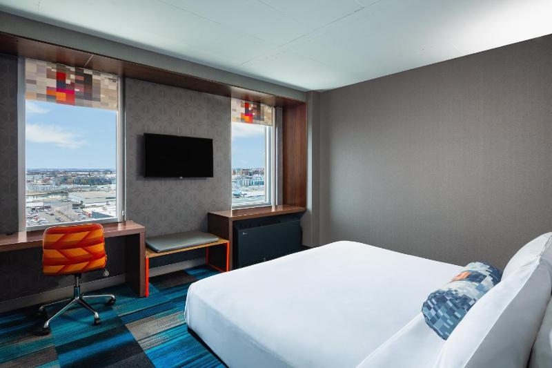 Aloft Boston Seaport District - image 8