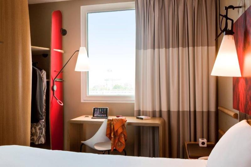 Standard Room with 1 Double Bed image 4