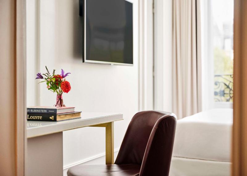 King Room with View image 4