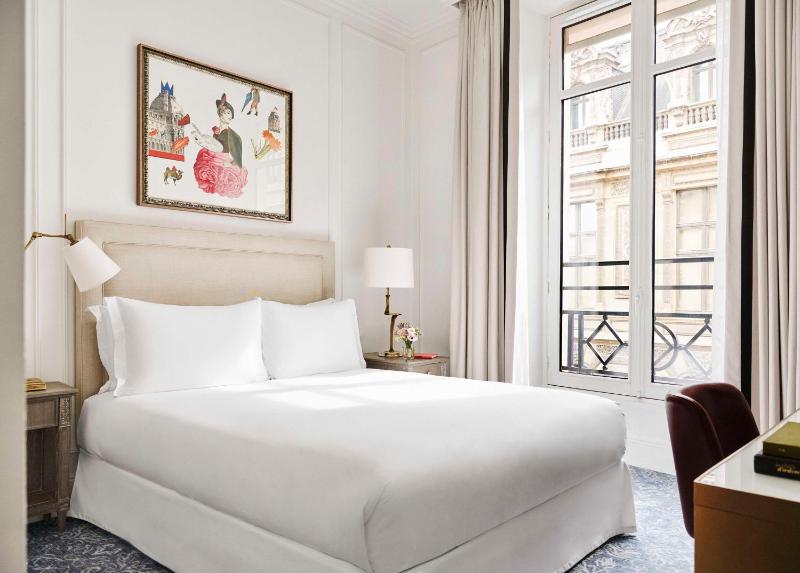 Queen Room with View image 3