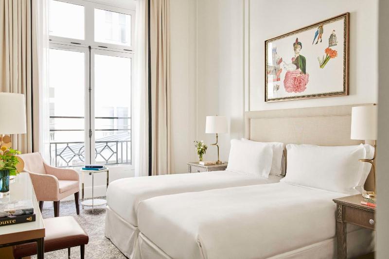 Deluxe Twin Room image 4