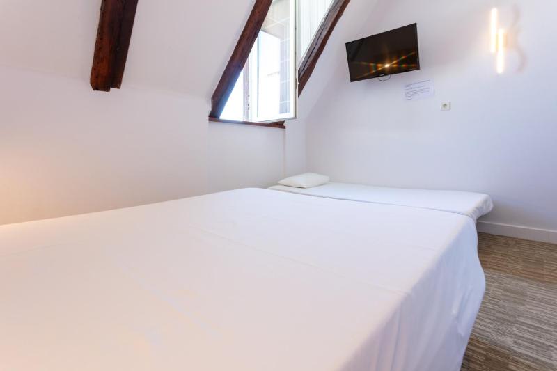 Triple Room with Shower image 2