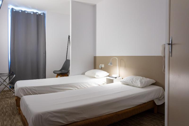 Budget Twin Room image 4