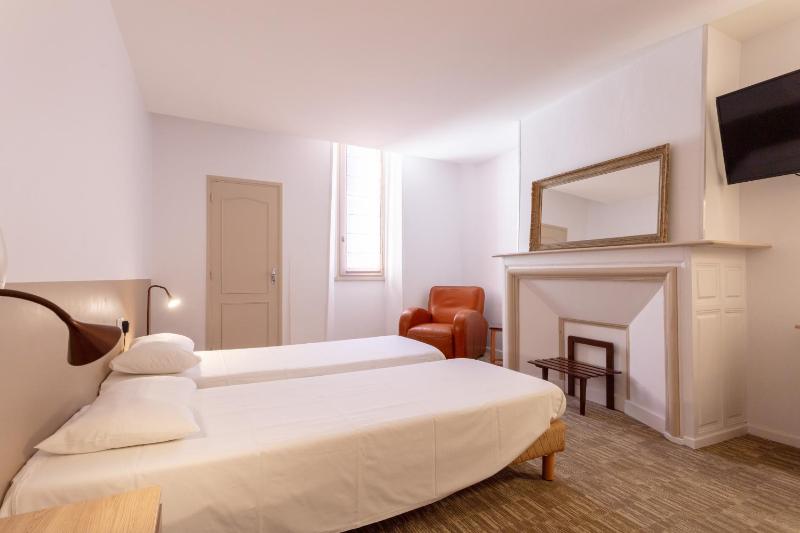 Superior Twin Room image 4