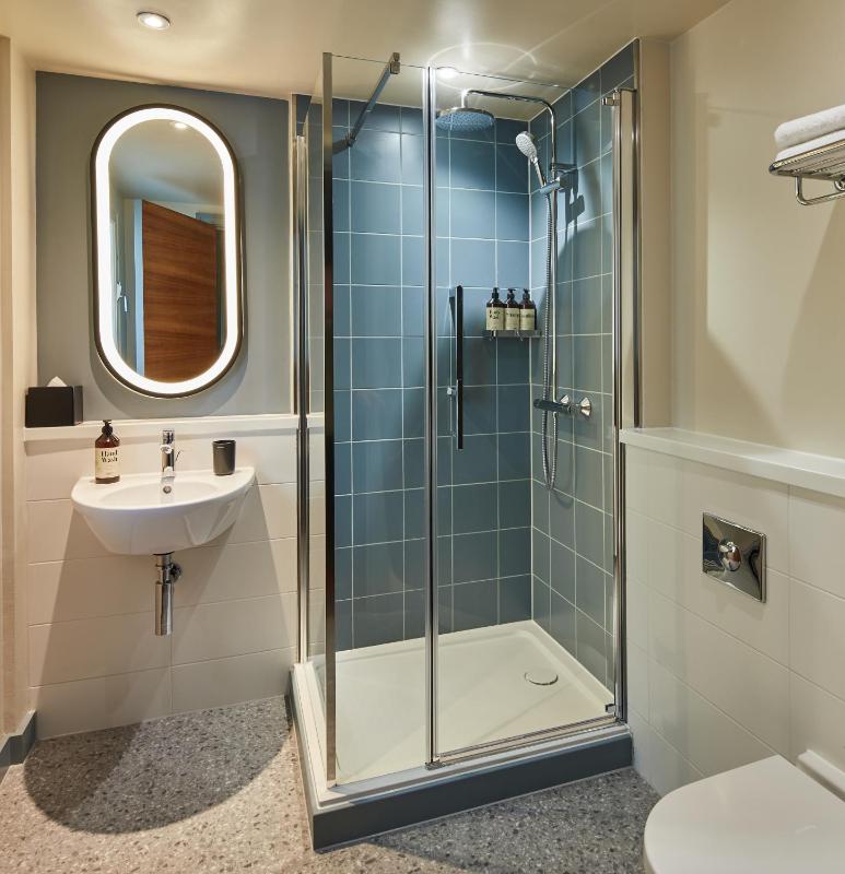 One Bedroom Open Plan image 4