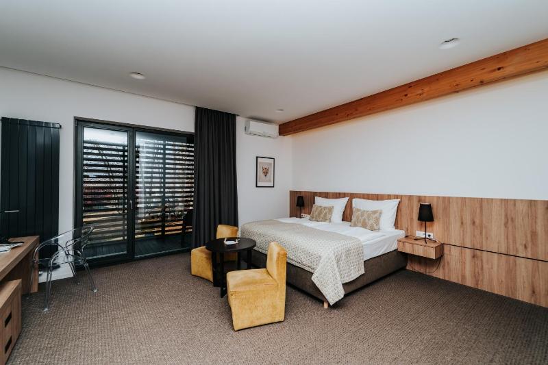 Superior Double or Twin Room with Balcony image 1