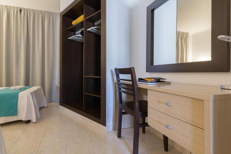 Quadruple Room image 3