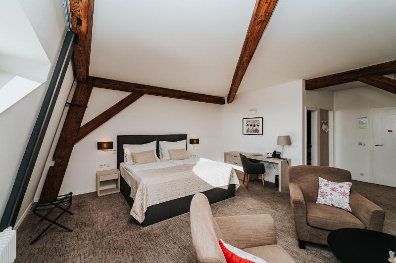 Superior Double Room image 3