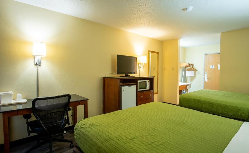 Queen Room image 1