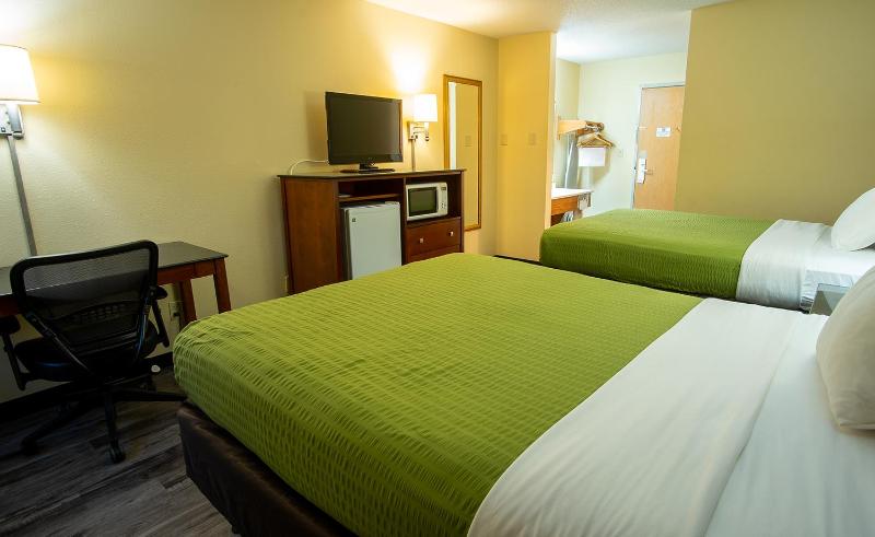 Standard Queen Room image 1