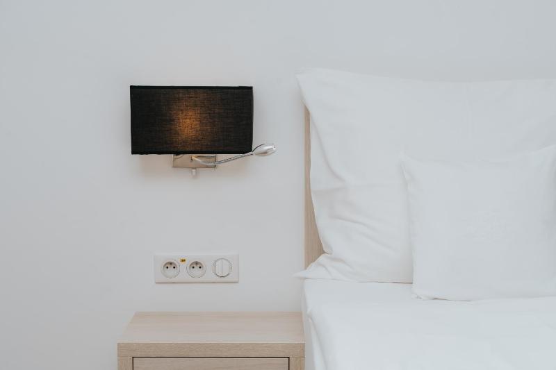 Standard Double Room image 3