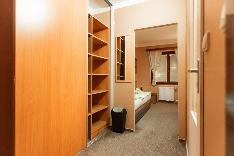 Twin Room with Lake View image 3