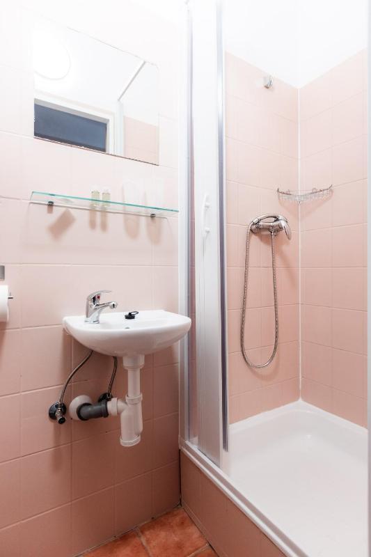 Triple Room with Lake View image 3