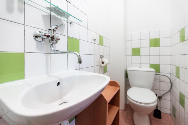 Economy Quadruple Room with Shared Bathroom image 4