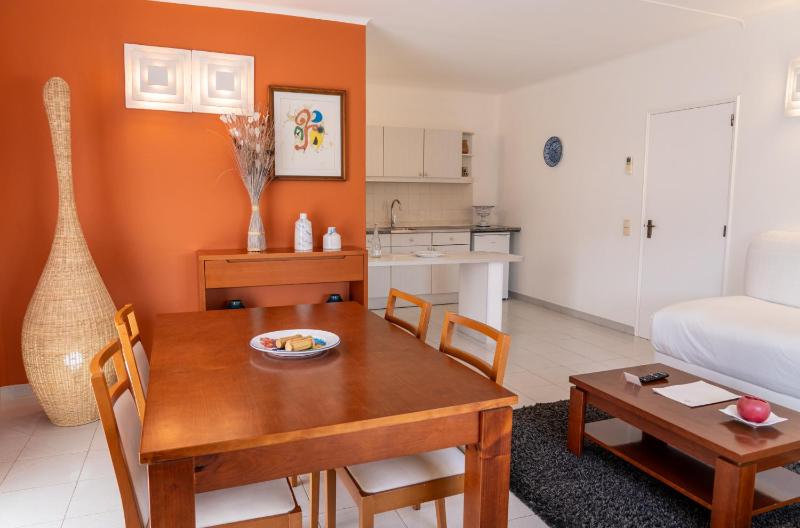 One-Bedroom Apartment image 4