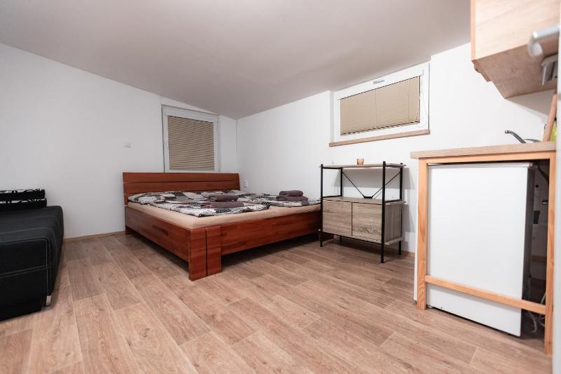 Deluxe Double Room with Extra Bed image 1