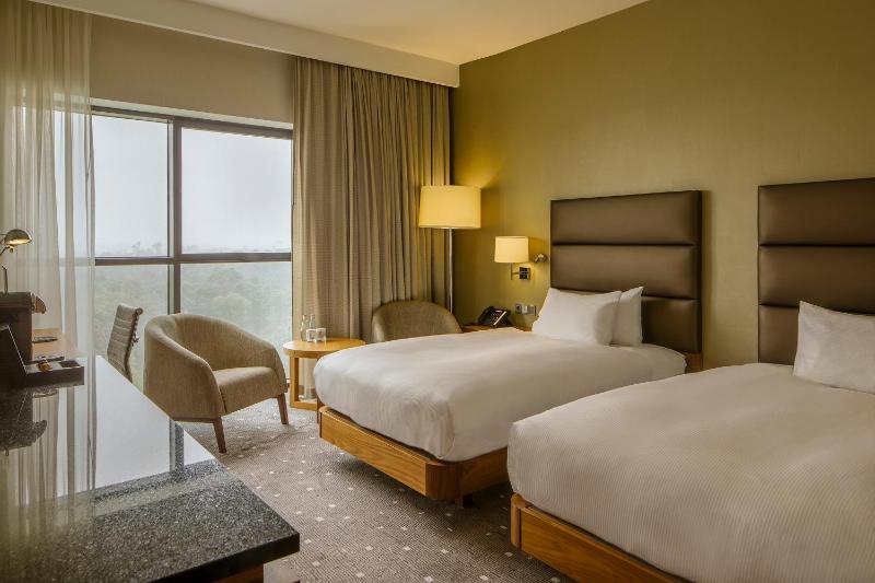 Deluxe Twin Room with a View image 4