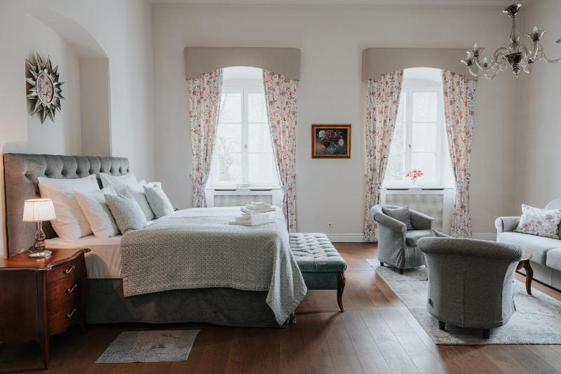 Deluxe Double Room image 1