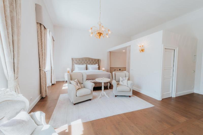 Honeymoon Suite image 1