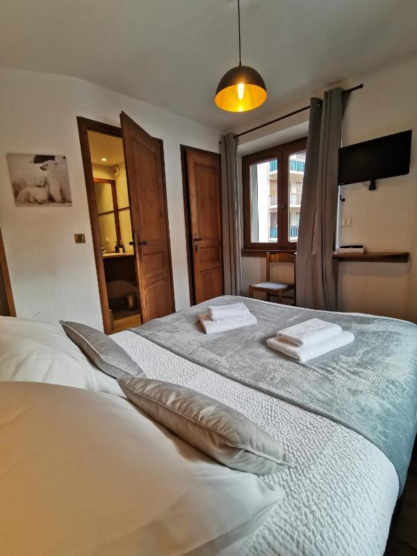 Double Room with Private Bathroom image 3