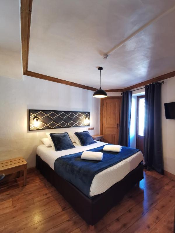 Family Room with Bathroom image 4