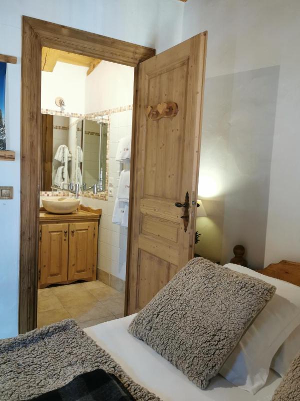 Three-Bedroom Apartment image 4