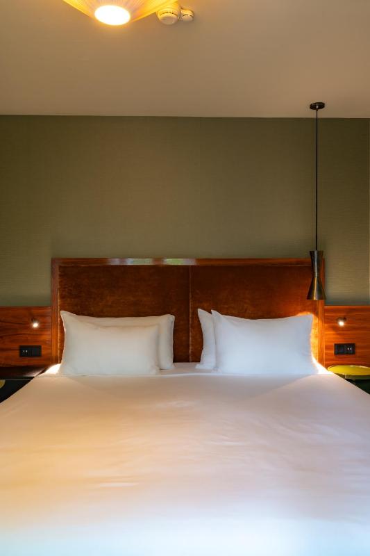 Comfort Double or Twin Room with Canal View image 1