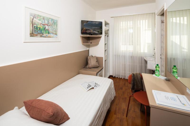 Economy Single Room image 3